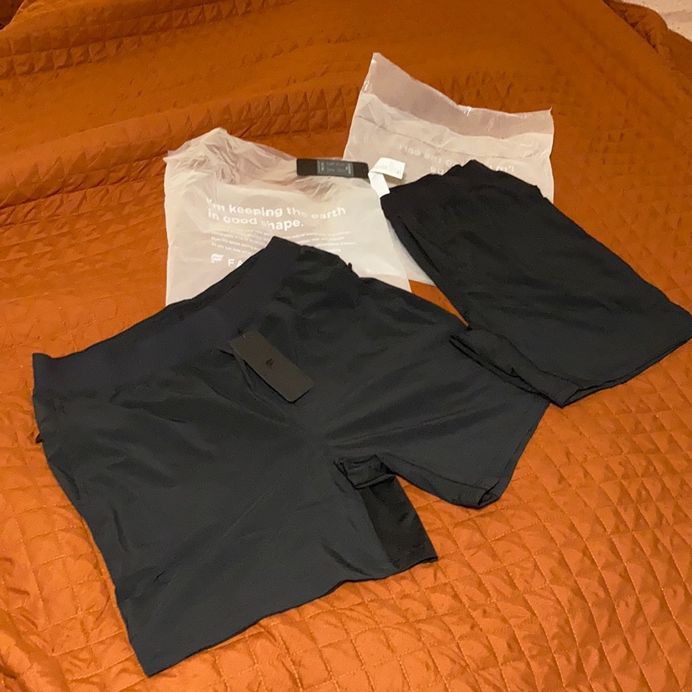2 pair NWT Fabletics Men’s Franchise Short lined